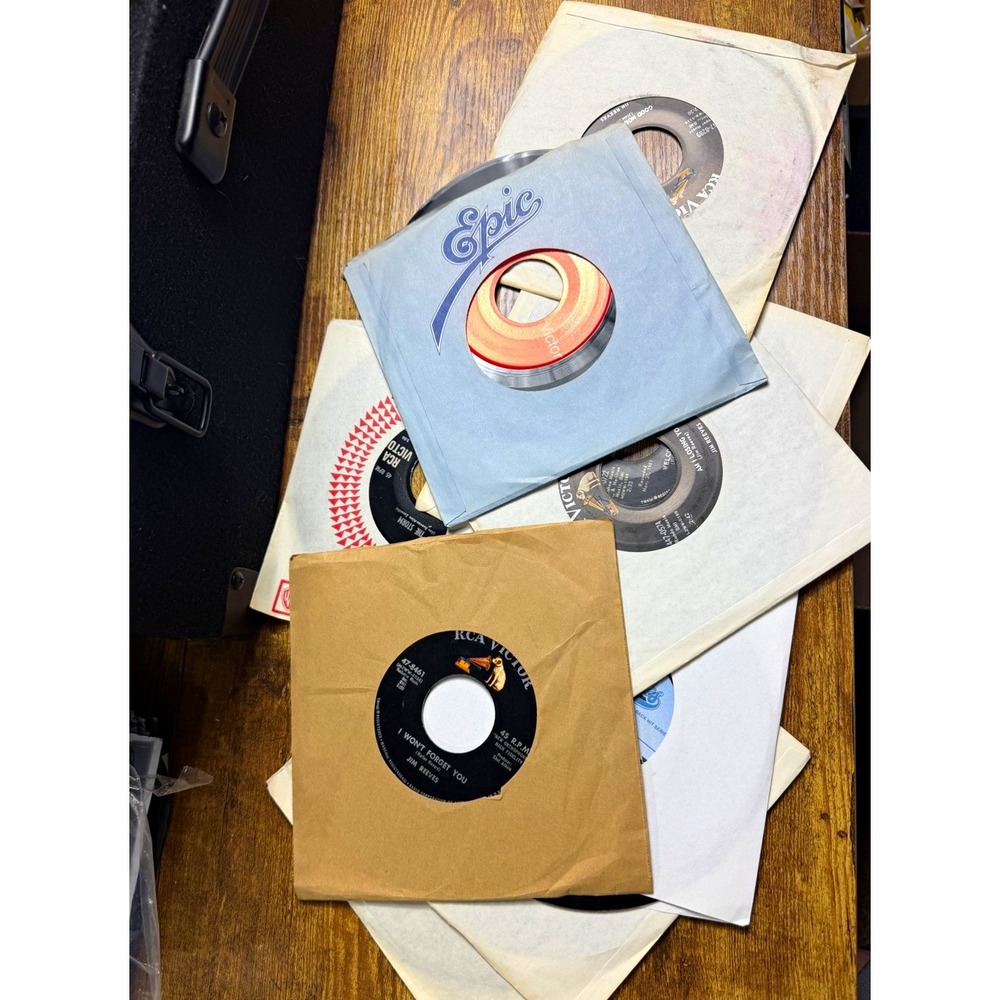 Lot of 9 vintage Jim Reeves 45 rpm vinyl records, 18 songs